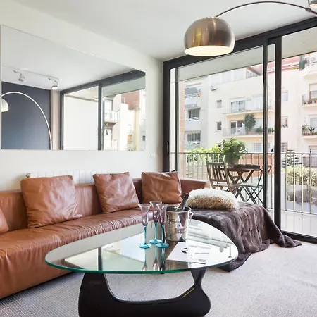 My Space Emirates - Executive Apartments With Private Balcony Barcelona Exterior foto