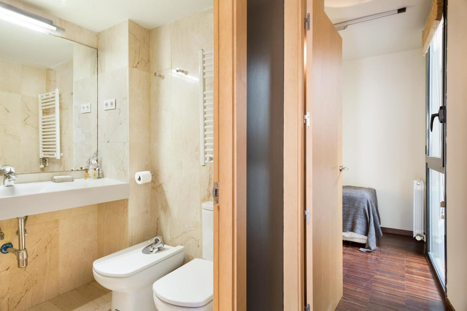 My Space Emirates - Executive With Private Balcony * Barcelona