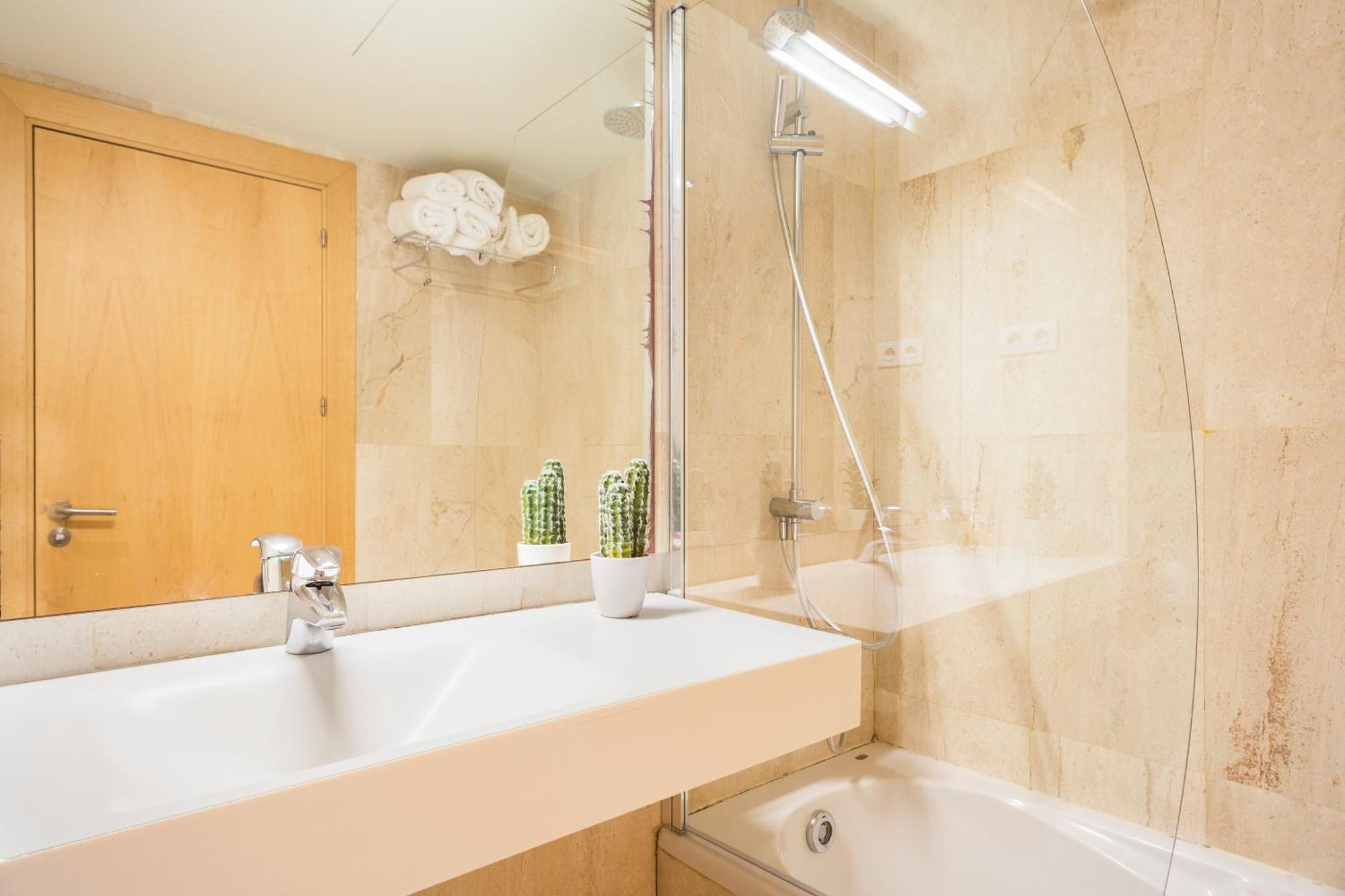 My Space Emirates - Executive With Private Balcony Apartment Barcelona