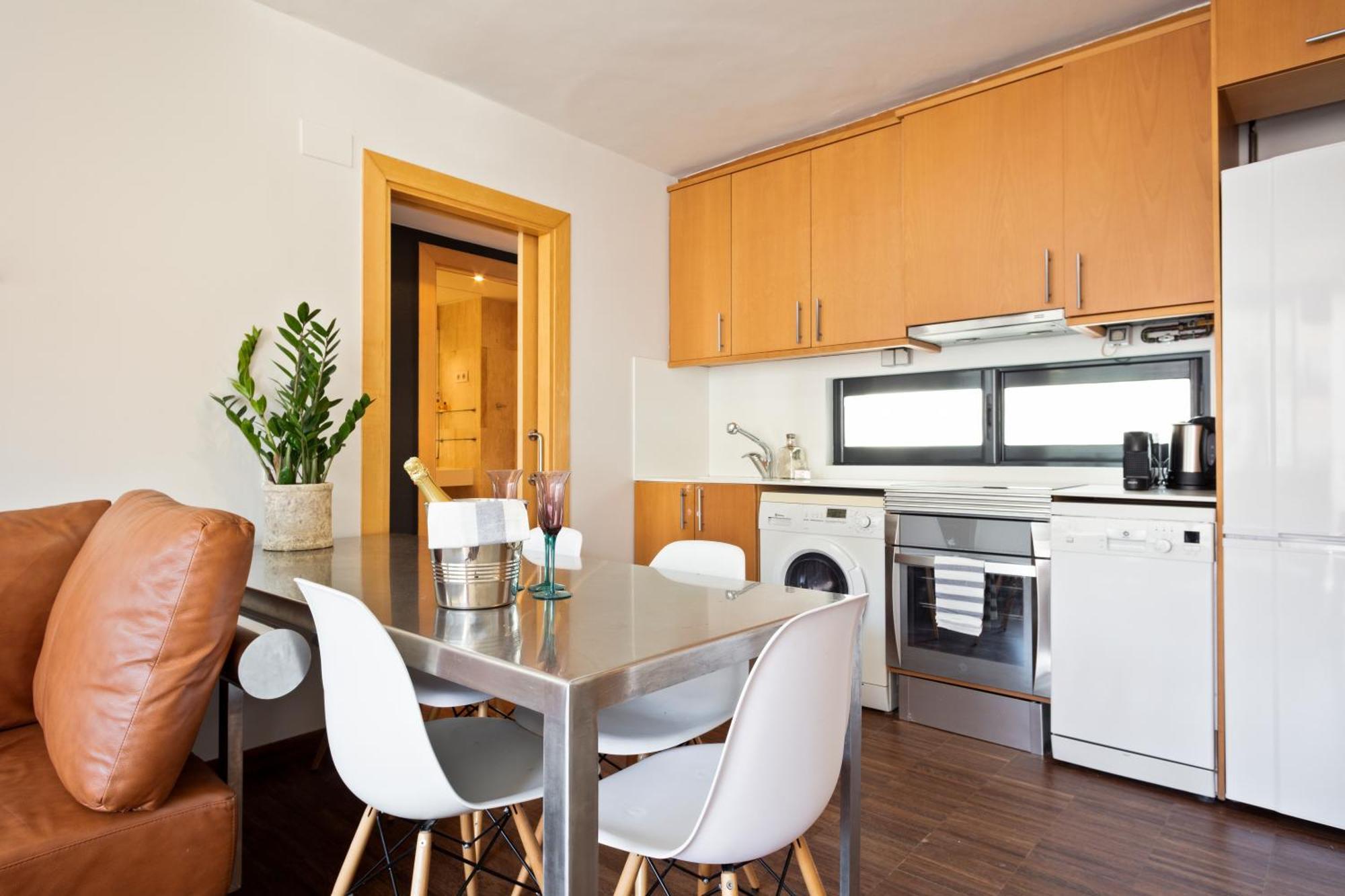 Apartment My Space Emirates - Executive With Private Balcony Barcelona