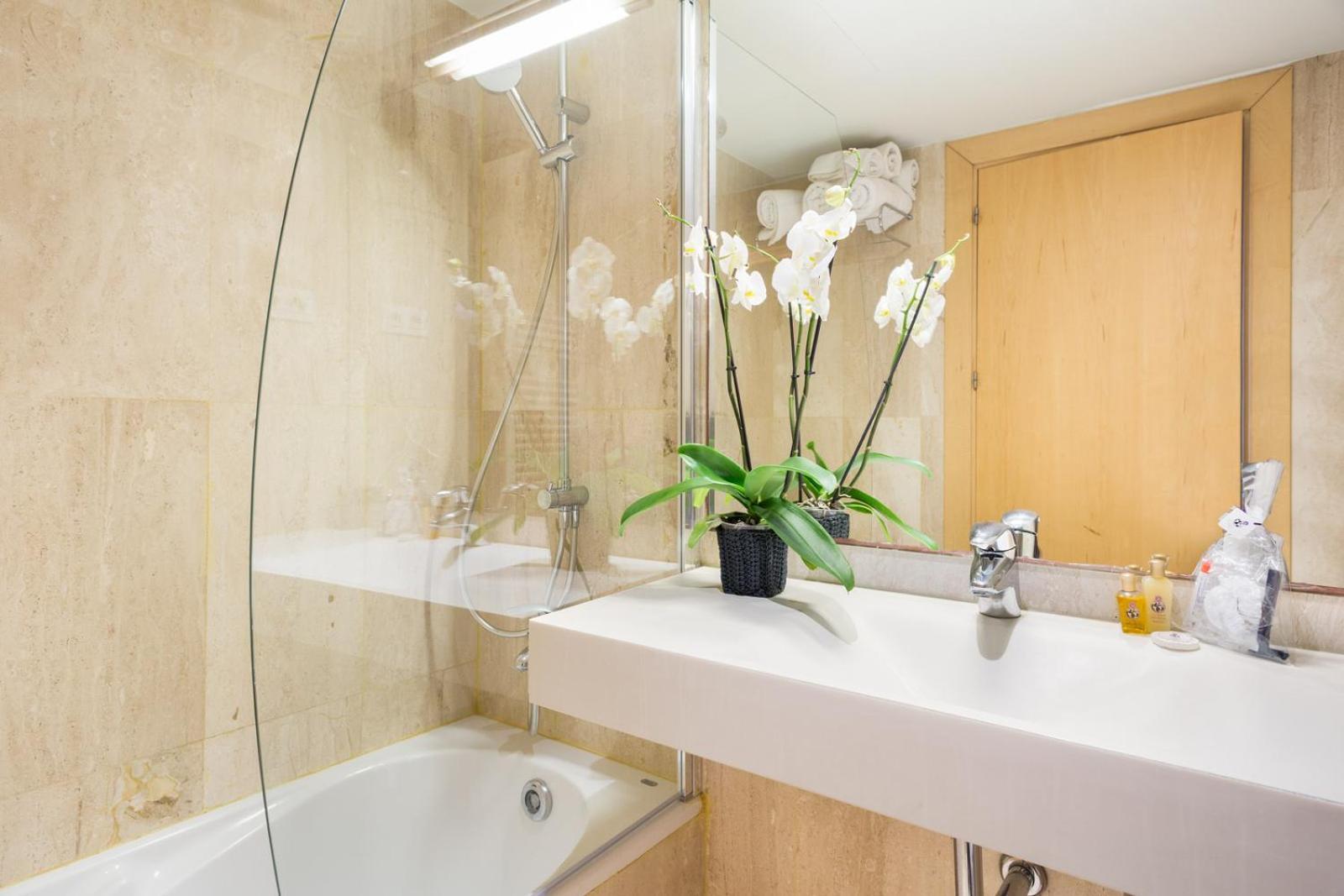 My Space Emirates - Executive With Private Balcony Barcelona